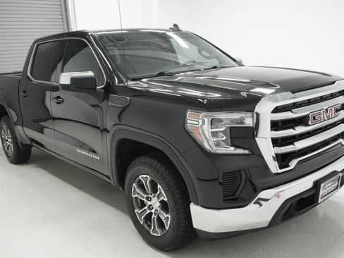 Used 2020 GMC Sierra 1500 SLE w/ SLE Value Package RWD image 3