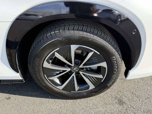 Used 2025 Lexus RZ 450e Premium w/ Technology Package image 7