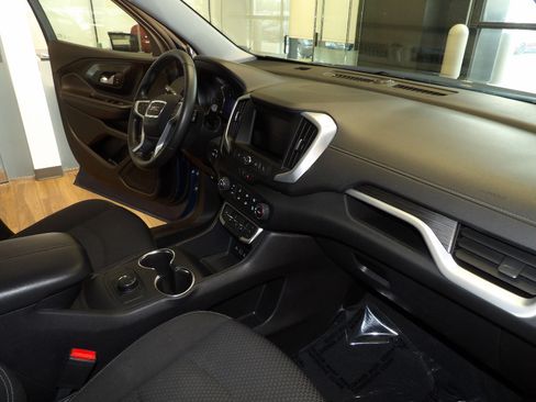 Used 2024 GMC Terrain SLE AWD/4WD image 13