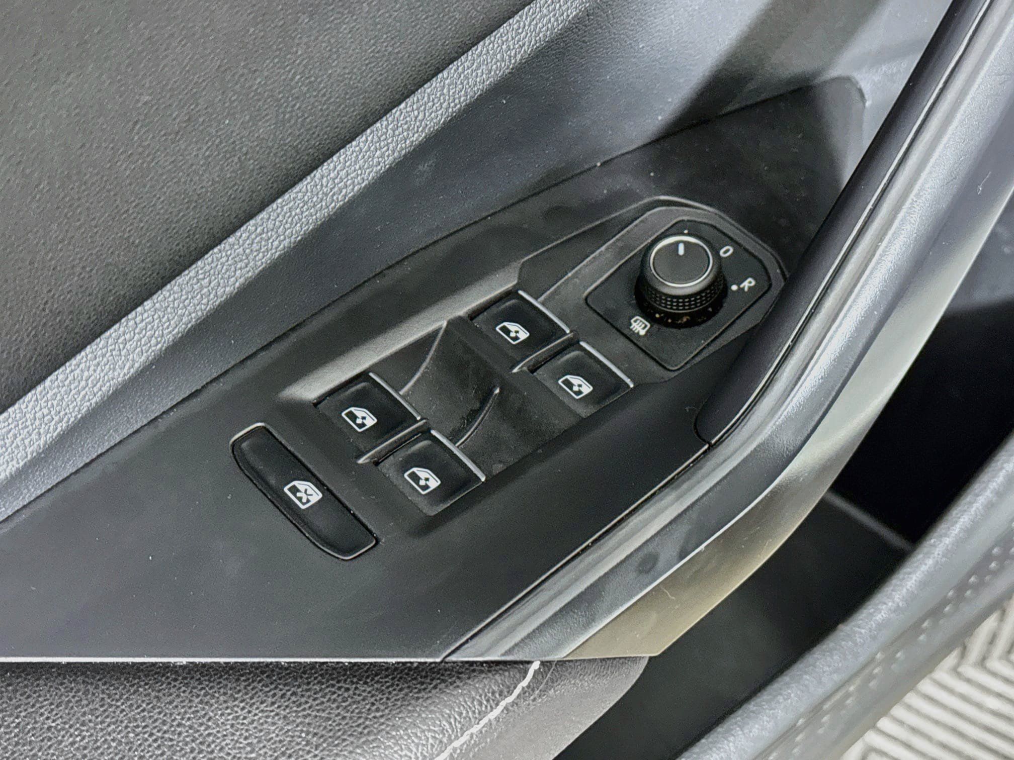 Used 2025 Volkswagen Jetta Sport FWD image 17