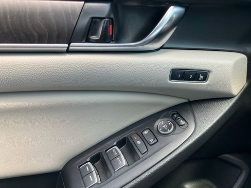 Used 2019 Honda Accord Touring image 36