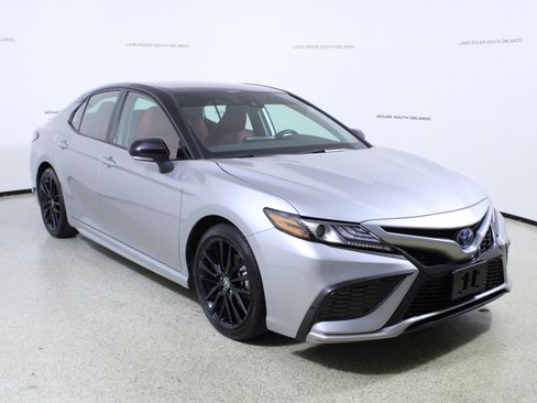 Used 2024 Toyota Camry XSE image 3