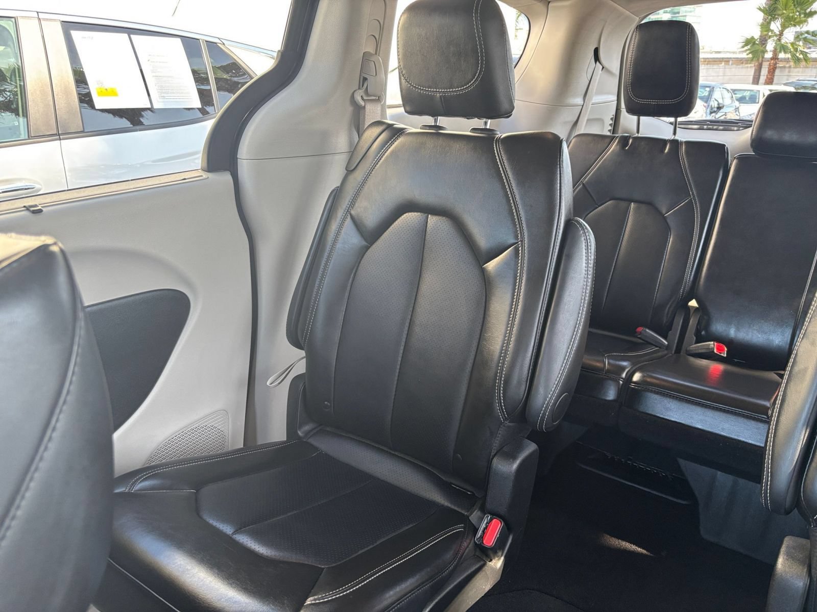 Used 2024 Chrysler Pacifica Touring-L FWD image 41