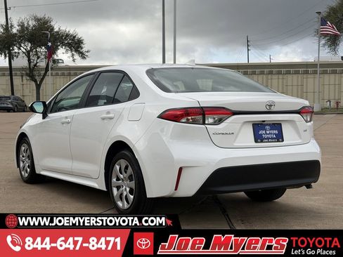 Used 2025 Toyota Corolla LE image 7