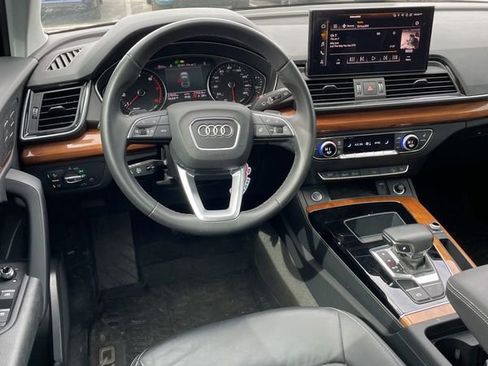 Used 2023 Audi Q5 2.0T Premium w/ Convenience Package image 3