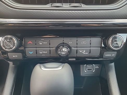 New 2026 Jeep Compass Latitude AWD/4WD image 40