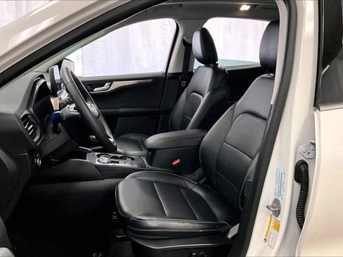 Used 2022 Ford Escape Titanium w/ Class II Trailer Tow Package image 24