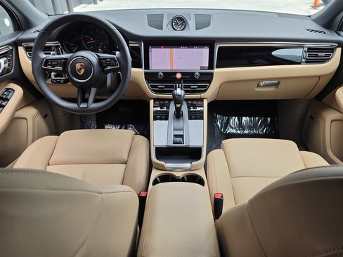 Used 2026 Porsche Macan AWD/4WD image 19
