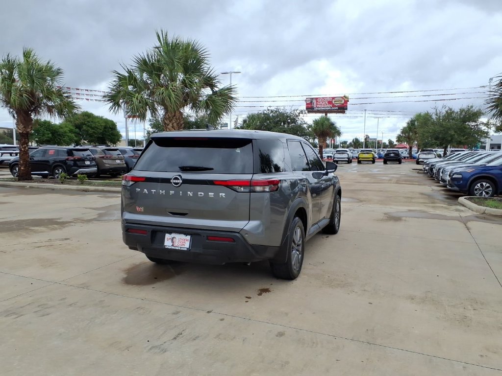 Used 2024 Nissan Pathfinder S FWD image 5