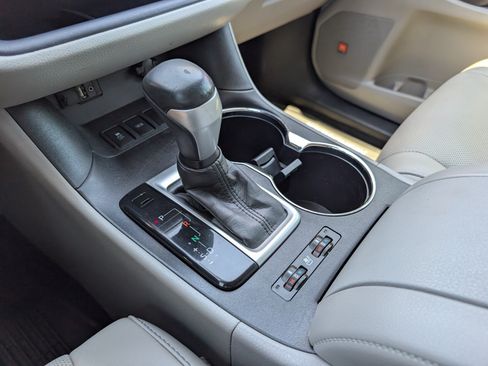 Used 2016 Toyota Highlander Limited Platinum FWD image 19