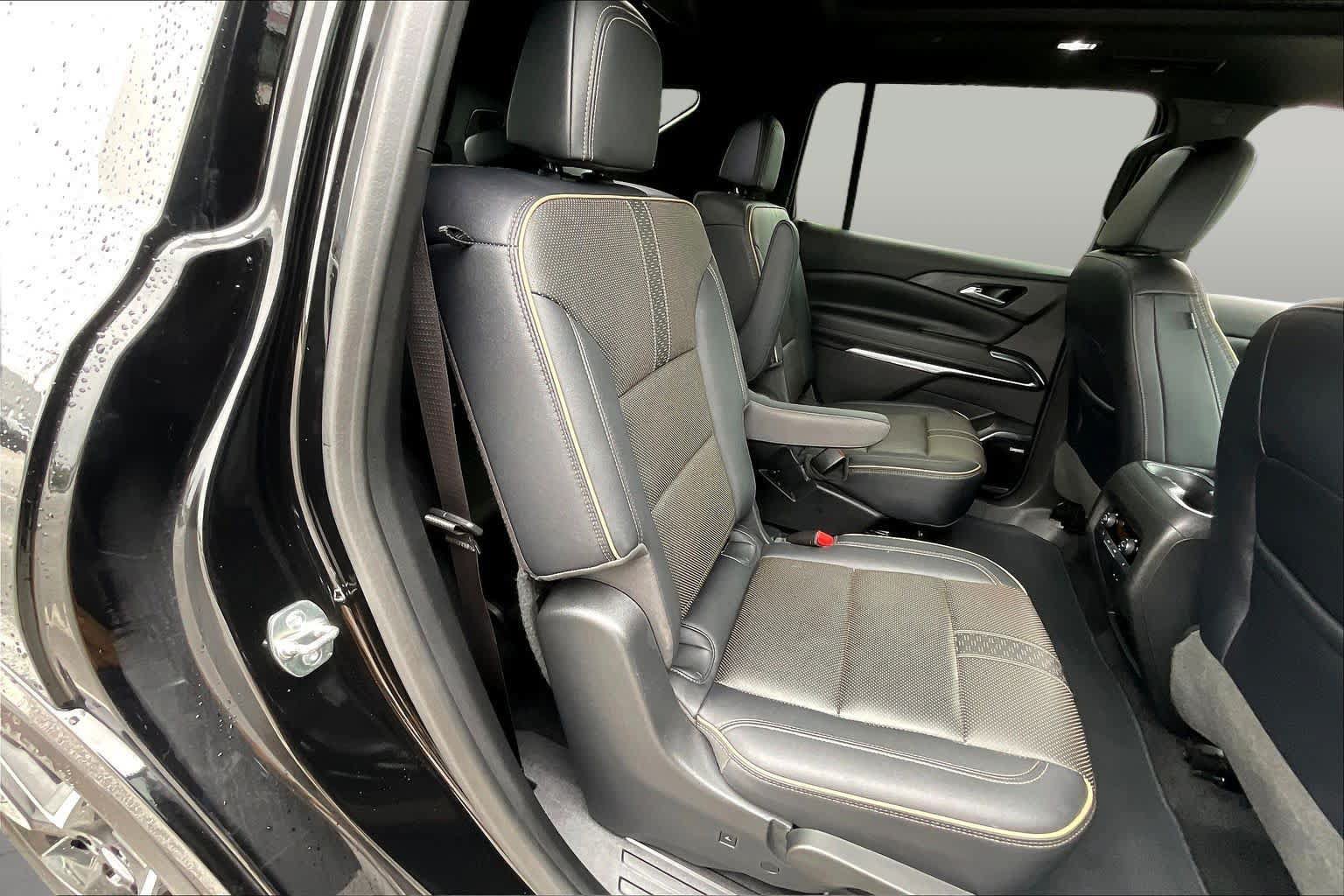 Used 2025 Chevrolet Traverse High Country w/ LPO, Floor Liner Package FWD image 58