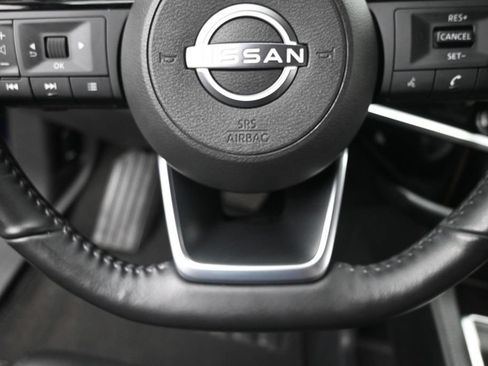 Used 2025 Nissan Pathfinder SL AWD/4WD image 19