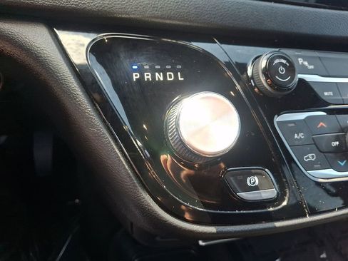 Used 2020 Chrysler Pacifica Touring-L w/ S Appearance Package FWD image 17
