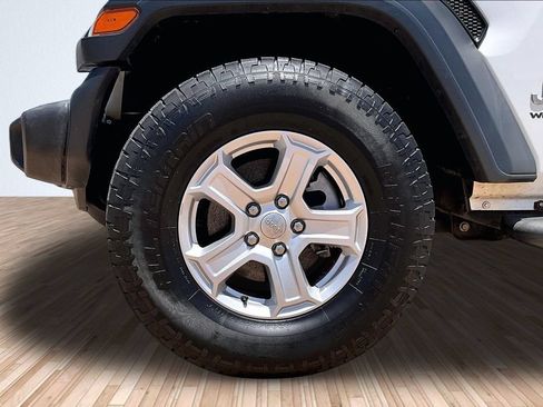 Used 2018 Jeep Wrangler Unlimited Sport S AWD/4WD image 8