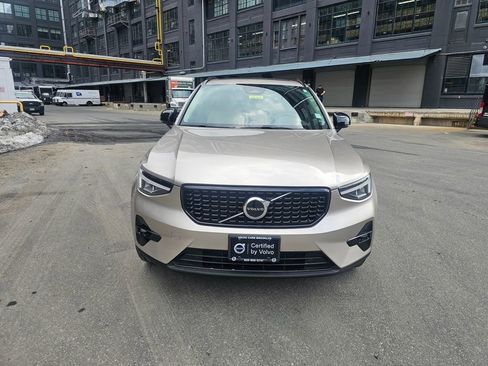 Certified 2023 Volvo XC40 B5 Plus w/ Climate Package image 6