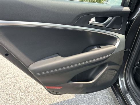 Used 2026 Genesis G70 2.5T RWD image 31
