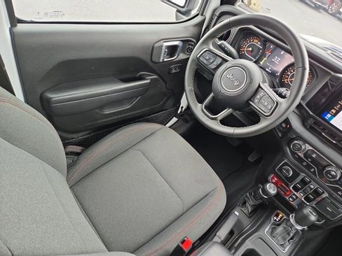 Used 2025 Jeep Wrangler Unlimited Rubicon image 16