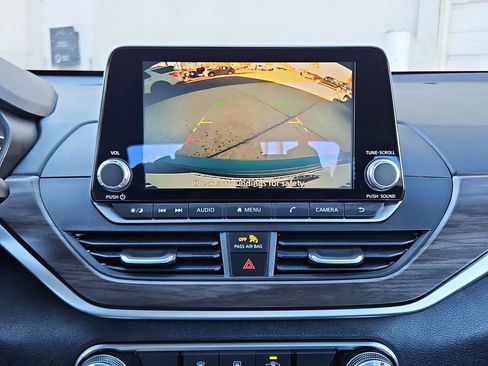 Used 2025 Nissan Altima 2.5 SV image 16