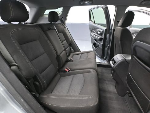 Used 2024 GMC Terrain SLE image 40