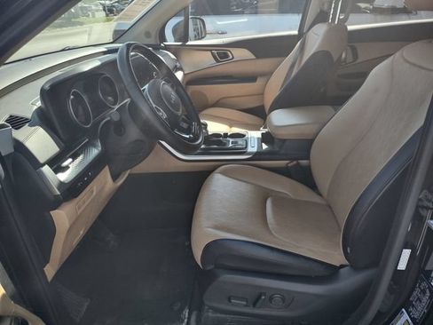 Used 2024 Kia Carnival LX FWD image 16