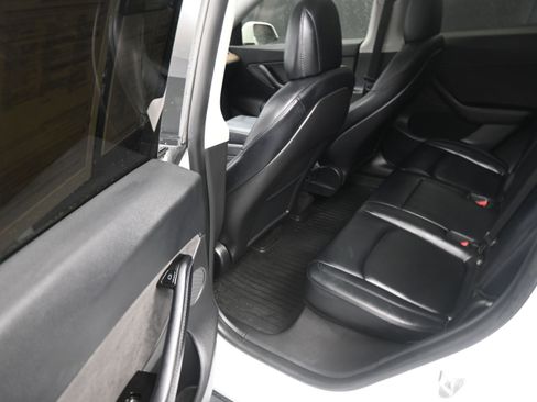 Used 2021 Tesla Model Y Long Range AWD/4WD image 18