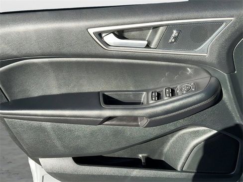Used 2022 Ford Edge SEL image 11