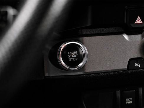 Used 2019 Toyota Tacoma TRD Off-Road image 17