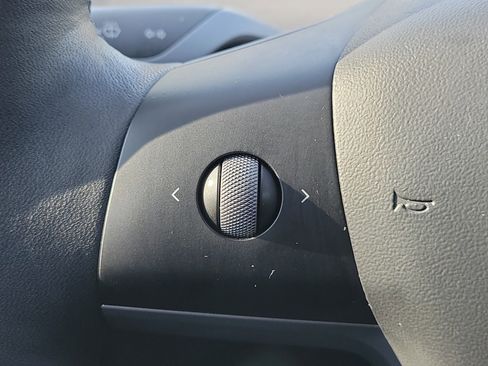 Used 2021 Tesla Model Y 2WD image 23