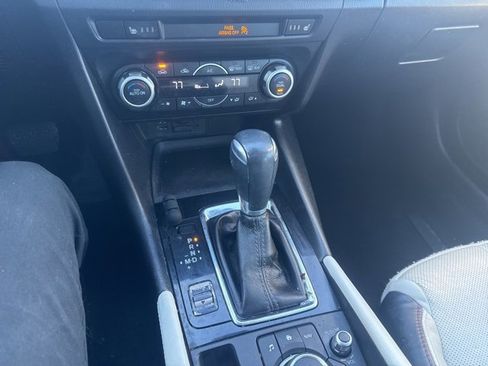 Used 2018 MAZDA MAZDA3 Grand Touring image 12