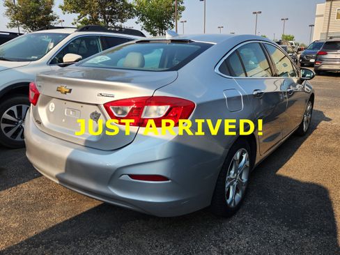Used 2017 Chevrolet Cruze Premier FWD image 3
