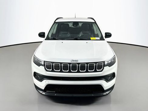 Used 2022 Jeep Compass Latitude w/ Convenience Group FWD image 2