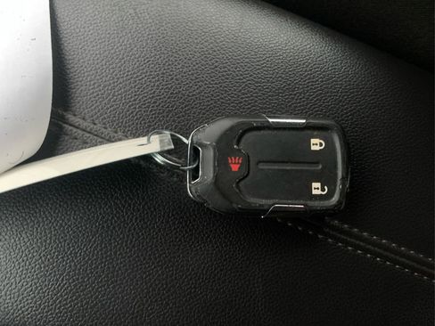 Used 2024 GMC Terrain SLE image 32