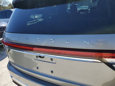 Used 2023 Lincoln Aviator 2WD w/ Premium Package image 5