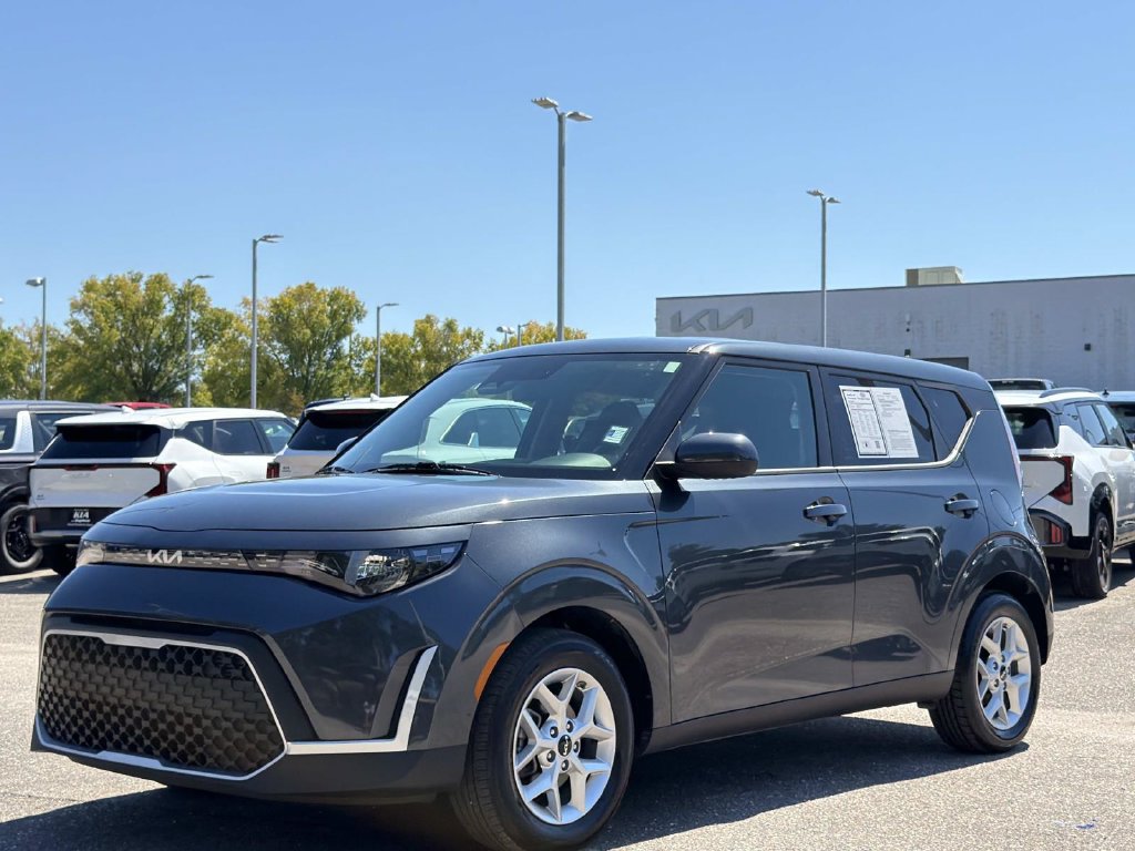 Used 2025 Kia Soul LX w/ LX Technology Package FWD image 8