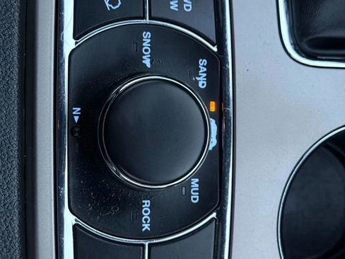 Used 2019 Jeep Grand Cherokee Limited image 21