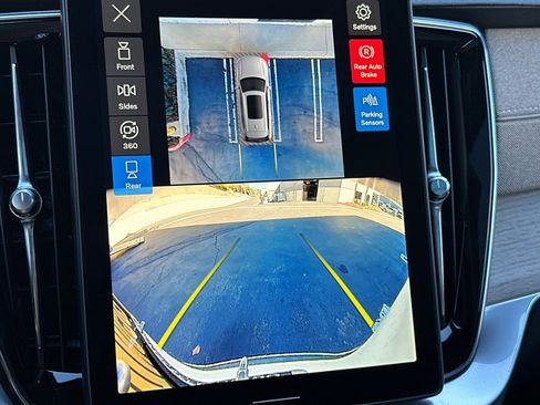 New 2026 Volvo XC90 B6 Plus image 18