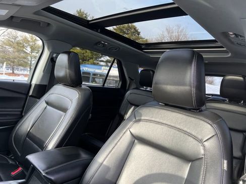 Certified 2022 Ford Explorer XLT w/ Equipment Group 202A image 17