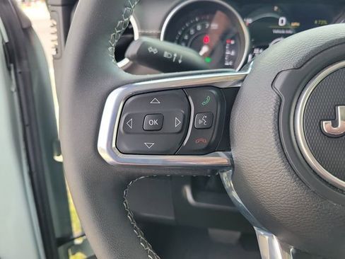 Used 2023 Jeep Wrangler Unlimited Sahara AWD/4WD image 15