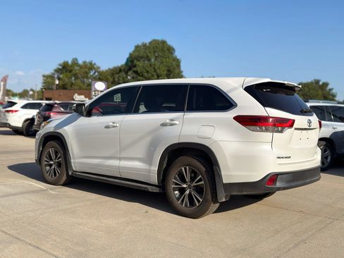 Used 2018 Toyota Highlander LE FWD image 5