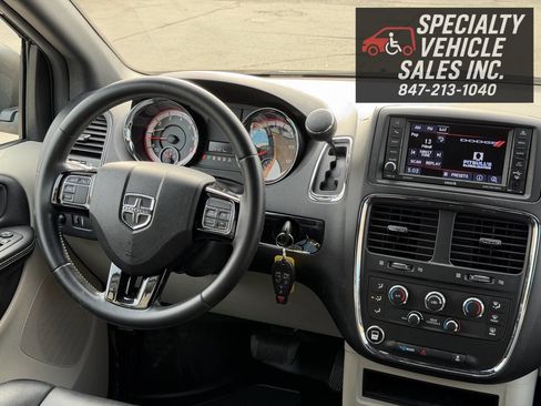 Used 2019 Dodge Grand Caravan SXT image 35
