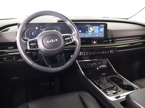 Used 2025 Kia Carnival SX Prestige FWD image 2