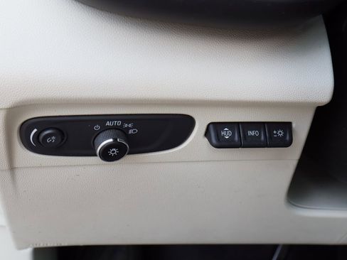 Used 2022 Buick Envision Essence w/ Technology Package I image 11