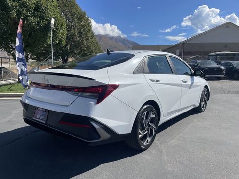 Used 2025 Hyundai Elantra Sport image 4