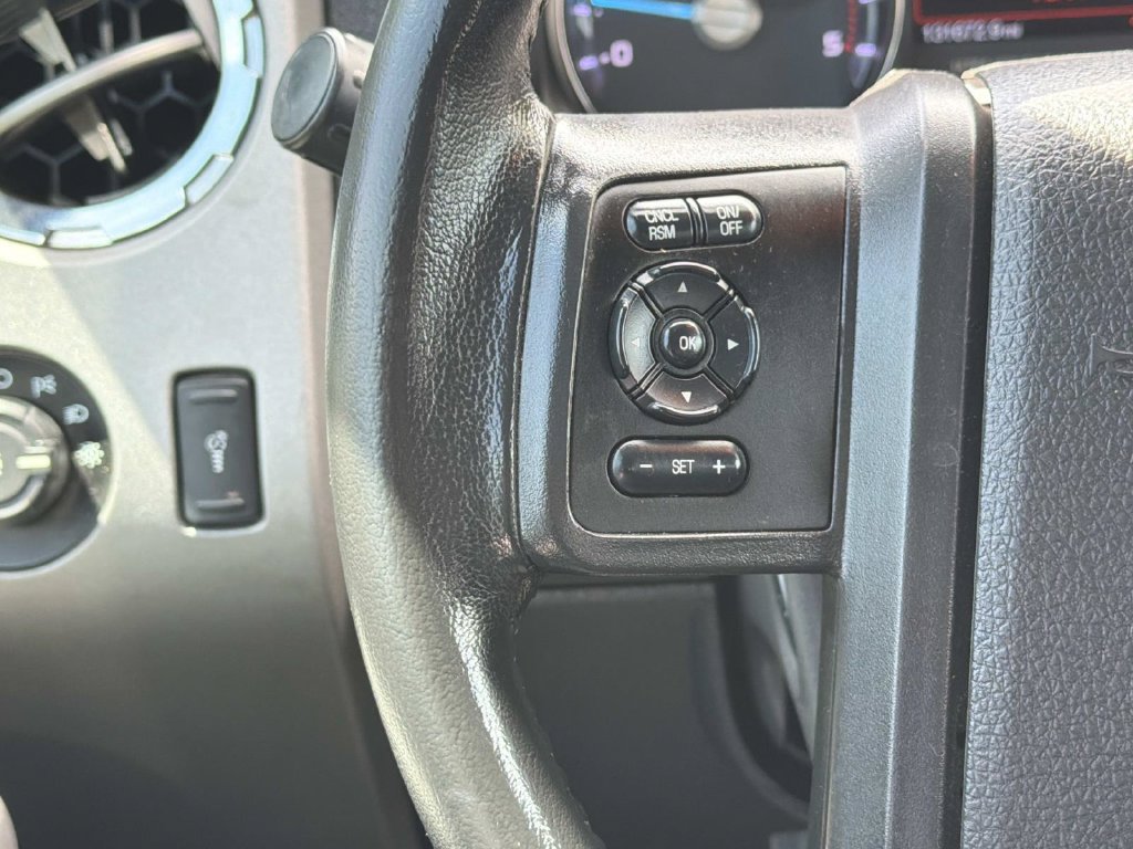 Used 2015 Ford F250 Lariat w/ Lariat Interior Package AWD/4WD image 13