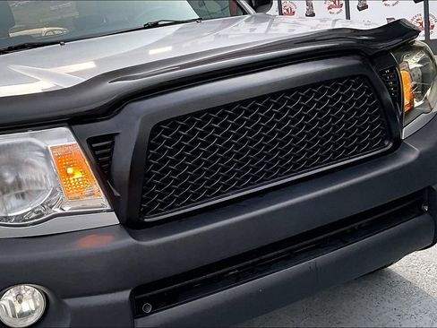 Used 2010 Toyota Tacoma PreRunner image 31