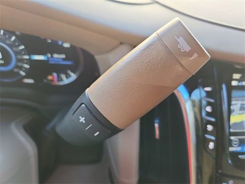 Used 2018 Cadillac Escalade Platinum image 16
