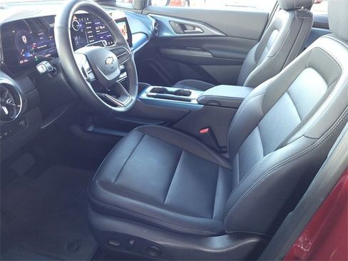 Used 2025 Chevrolet Equinox EV LT w/ Convenience Package image 16