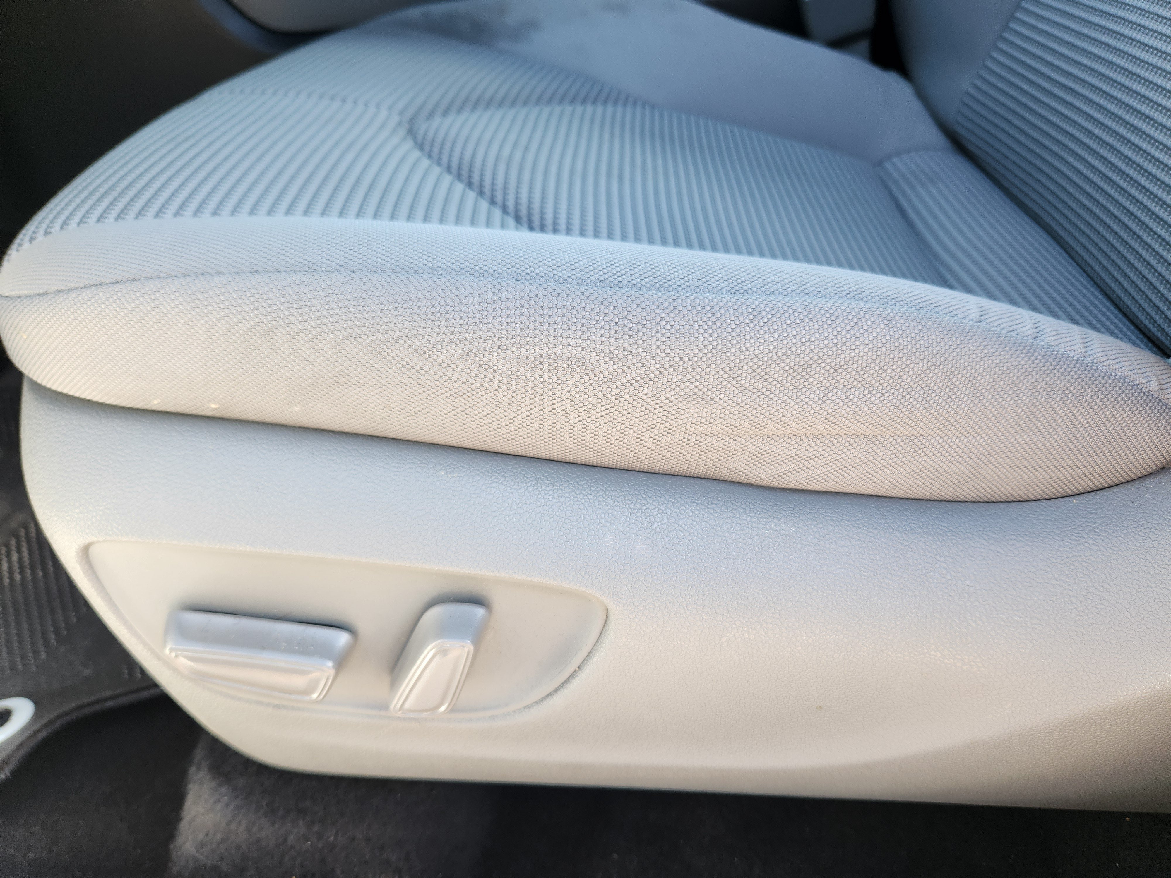 Used 2023 Toyota Highlander LE AWD/4WD image 18