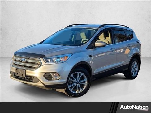 Used 2018 Ford Escape SE w/ SE Sync 3 Package image 1
