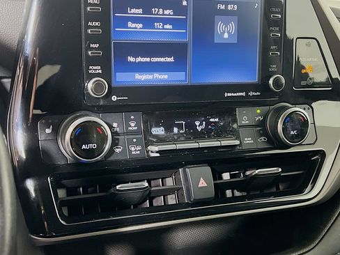 Used 2022 Toyota Highlander XLE AWD/4WD image 14